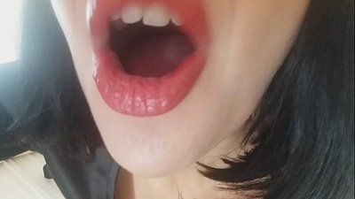 Kulta, äitipuolesi ei päästä sinua tänään kouluun... Tarvitsen sinua liikaa...