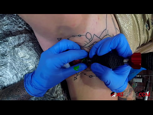 ❤️ Äärimmäisen tatuoitu hottie Sully Savage sai tatuoinnin klitorikseen ❌ Seksivideo at us fi.higlass.ru